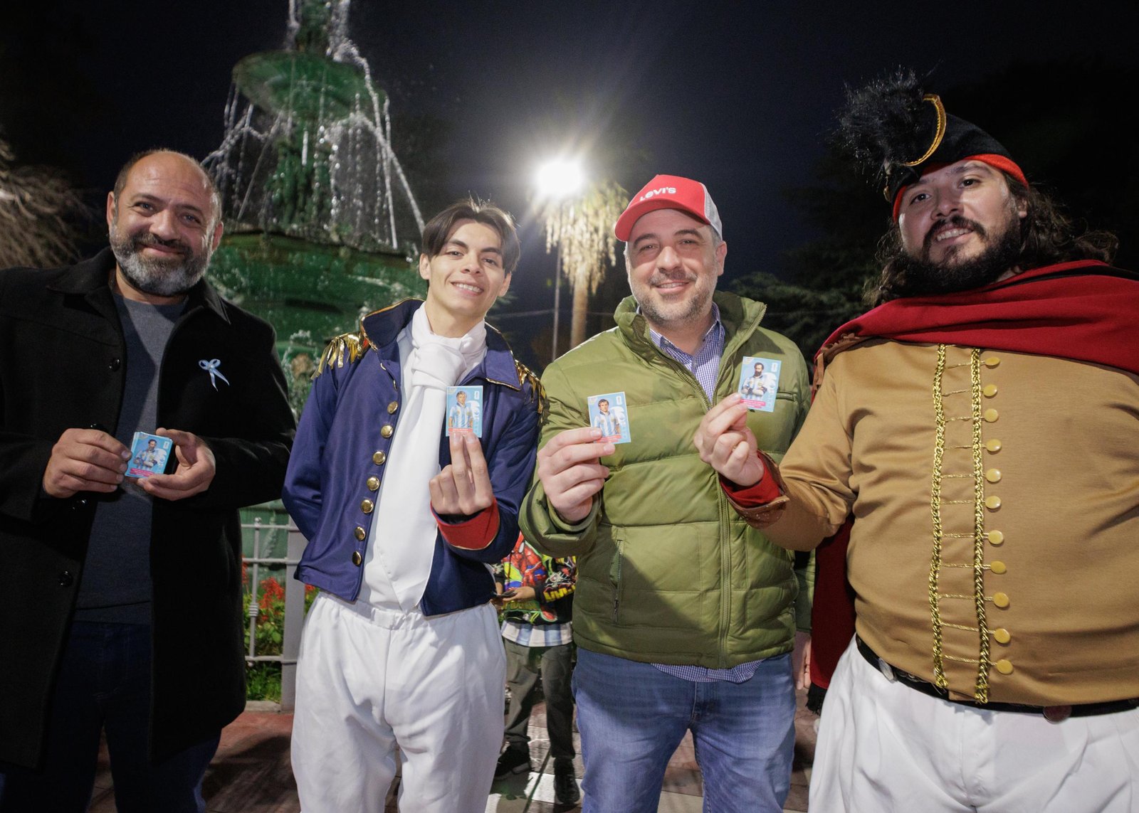 Figuritas, Mundial y próceres la fórmula que convirtió a la Plaza 12 de Febrero.
